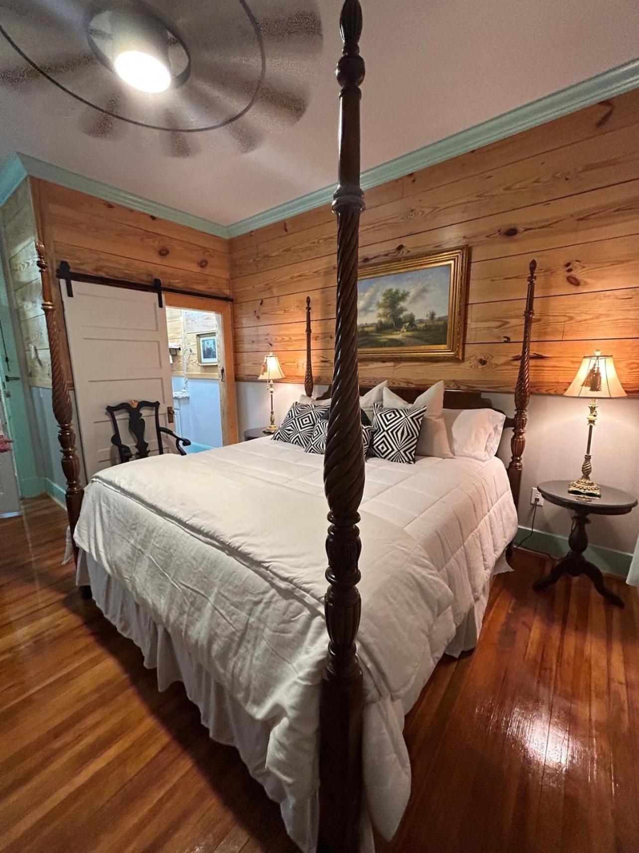 Chipley'S Squareview Inn Carthage Экстерьер фото