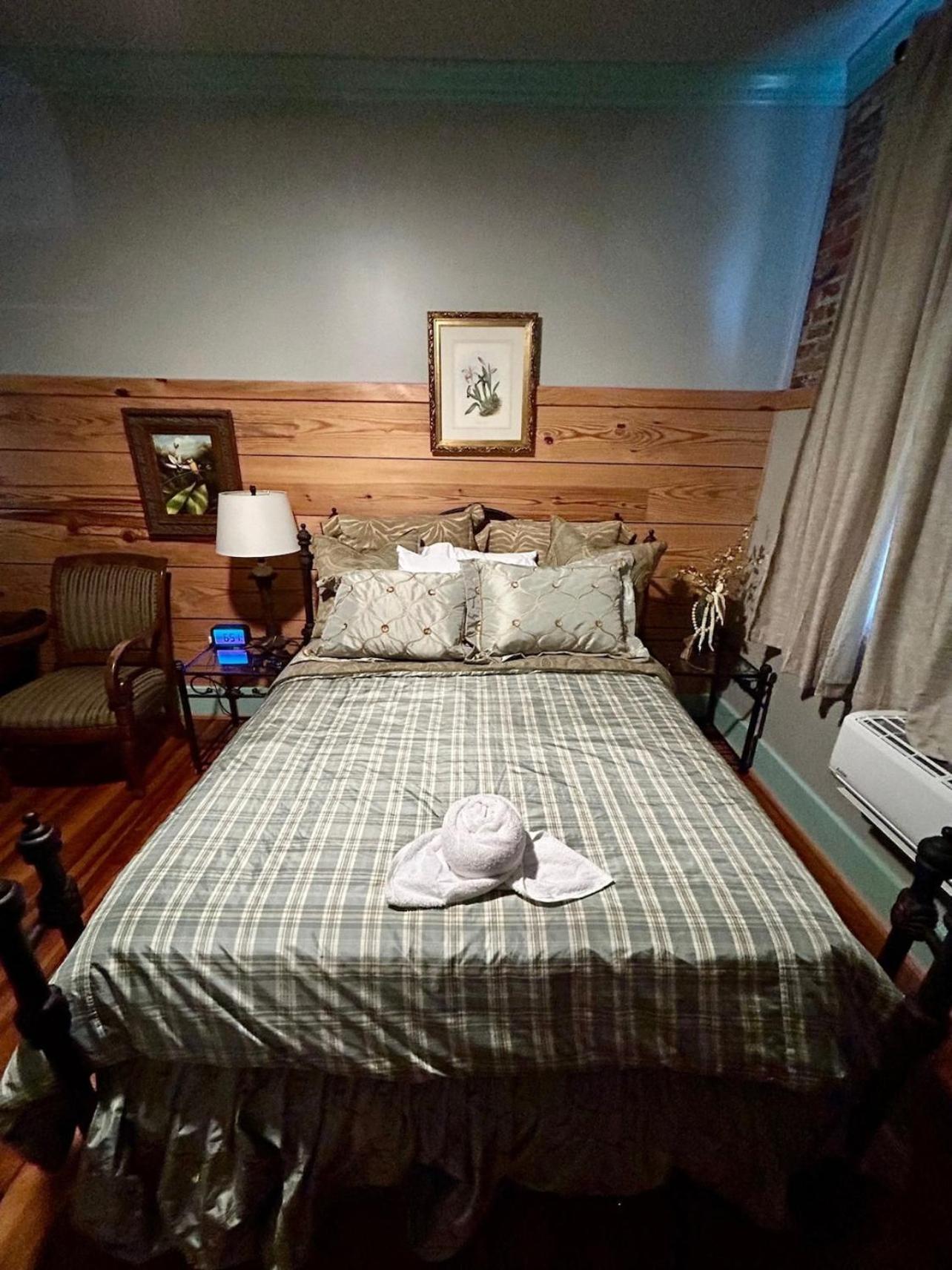 Chipley'S Squareview Inn Carthage Экстерьер фото