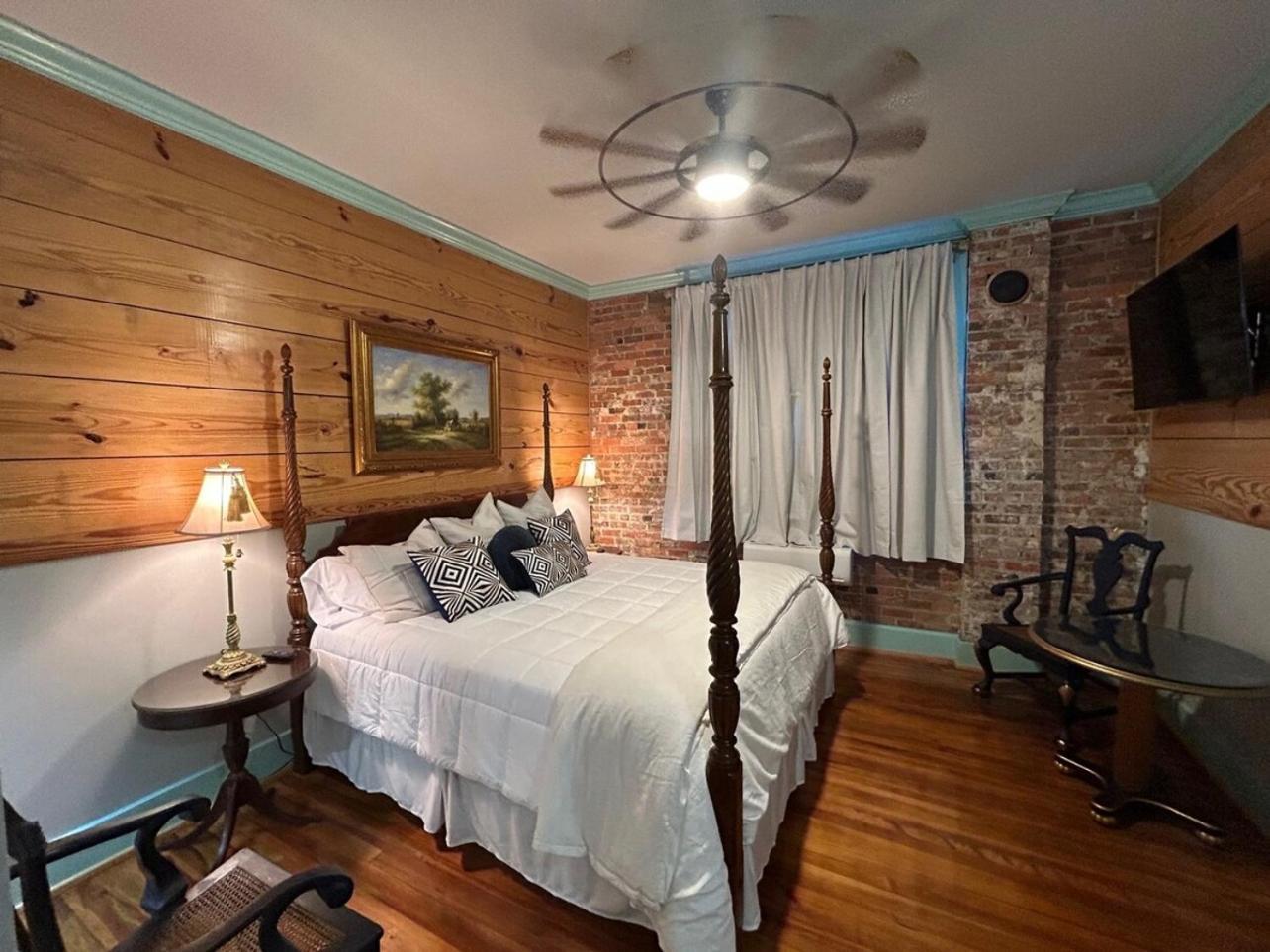 Chipley'S Squareview Inn Carthage Экстерьер фото